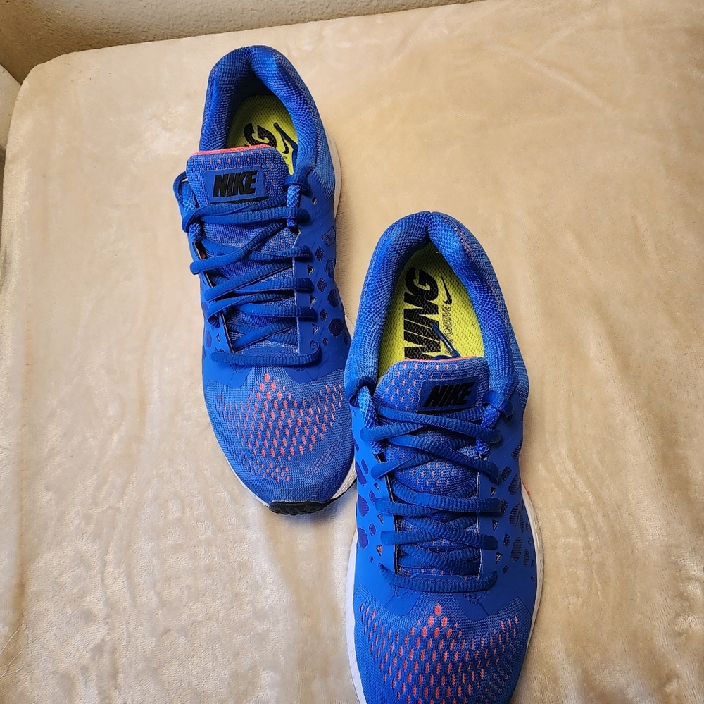 Nike Women Blue and Pink Sneakers - Picture 4 of 7